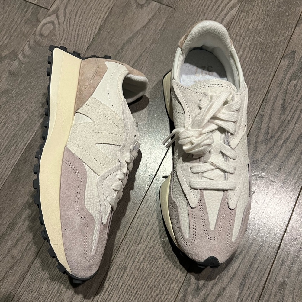 New Balance 327
Women's - Picture 9 of 12